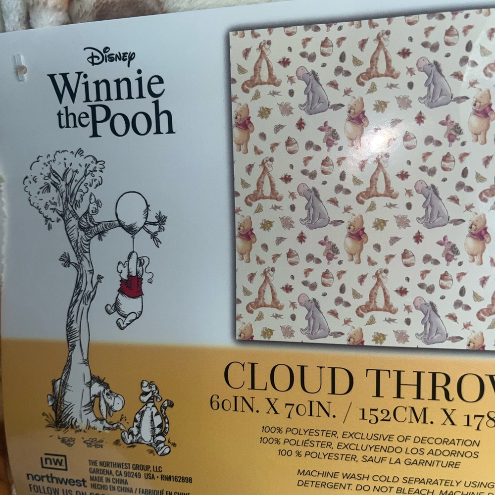 New with tag Winnie the Pooh Fall cloud throw